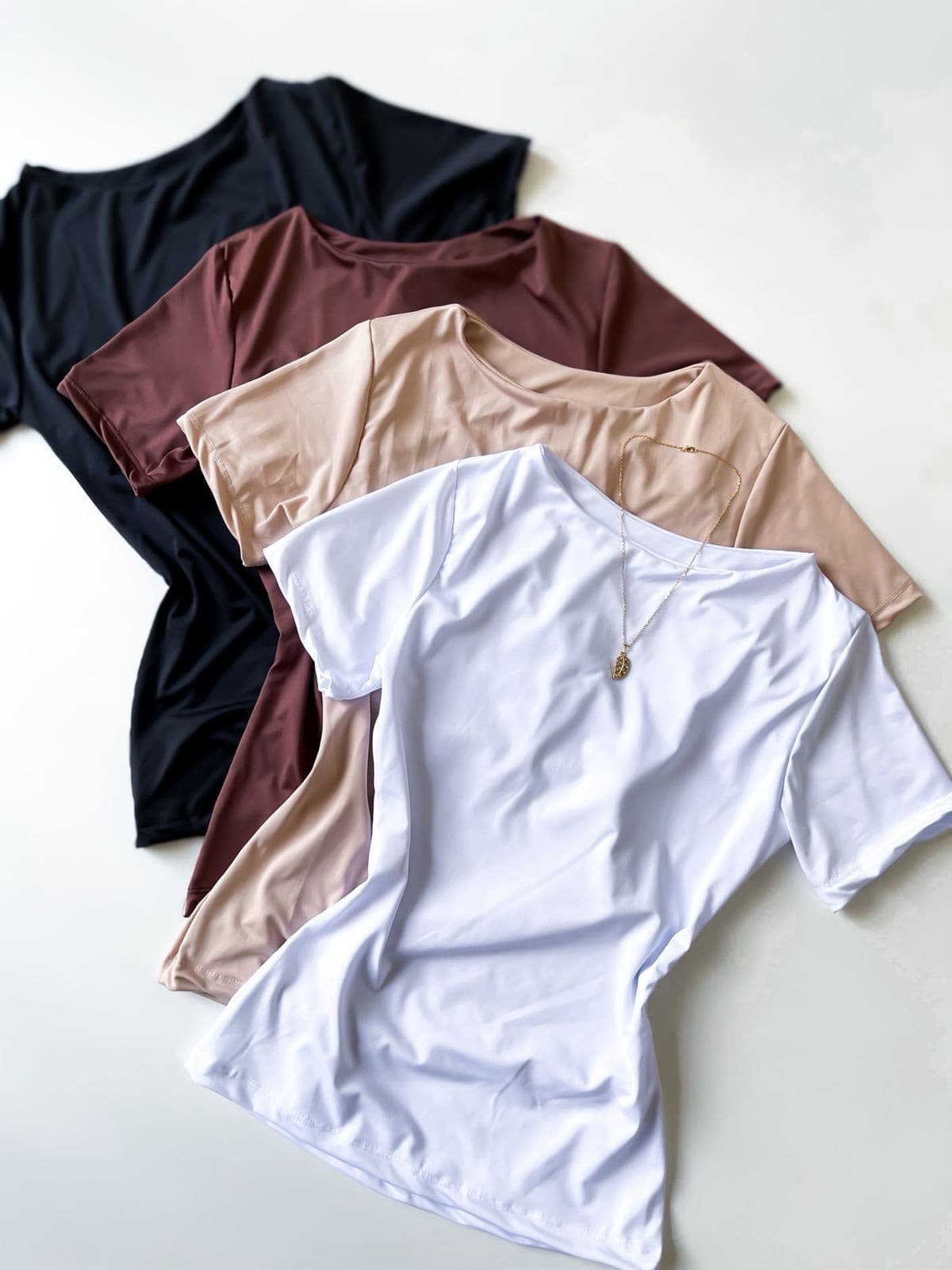 Blusa em Suplex Manga Curta com Gola Canoa Bianca Ref. 1758