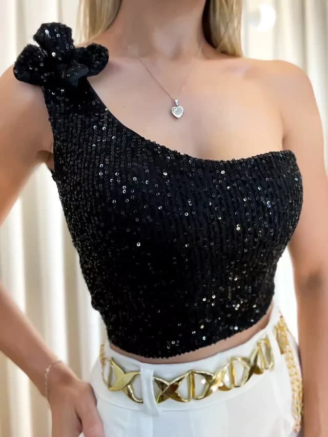 Cropped Feminino em Paetê Ombro Único e Flor Daniela Ref. 1311