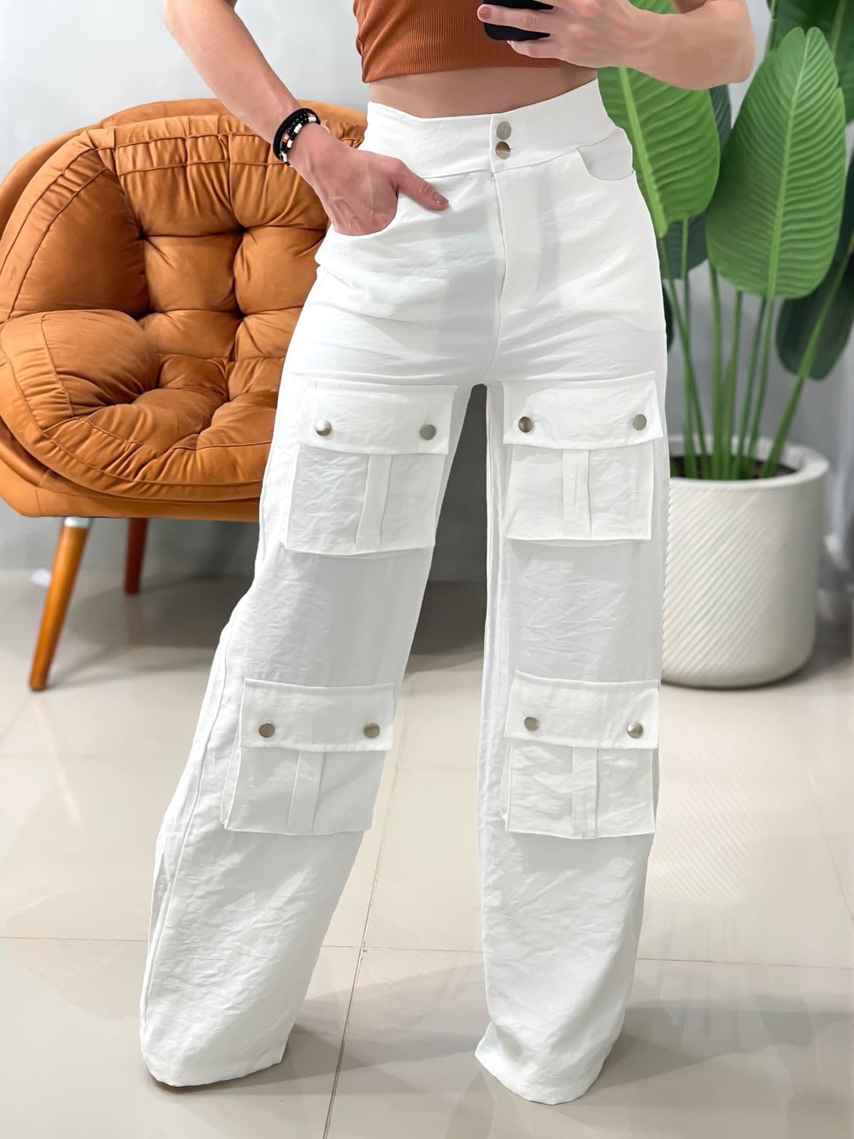 Calça em Alfaiataria Sensoriale Pantalona Cargo 4 Bolsos Maria Eduarda Ref. 1738